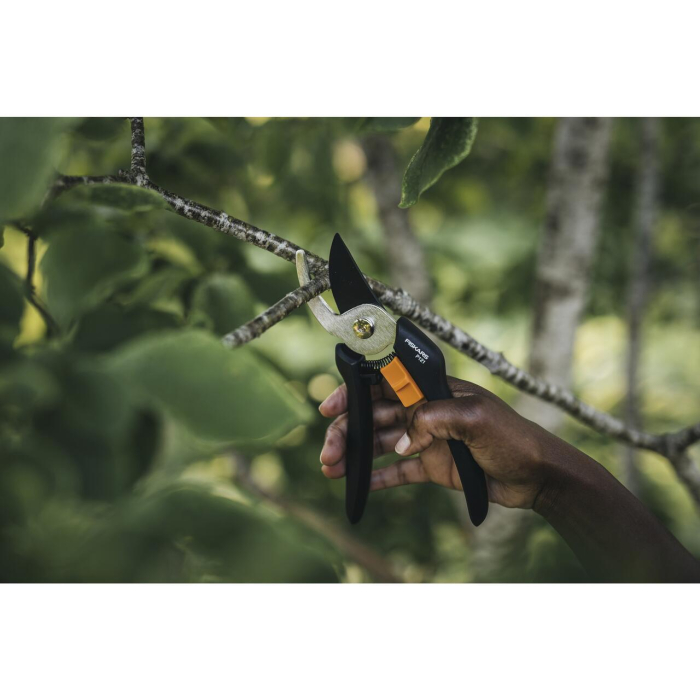 FISKARS SOLID P121, Foarfecă de grădină cu tăiere pas cu pas [5]
