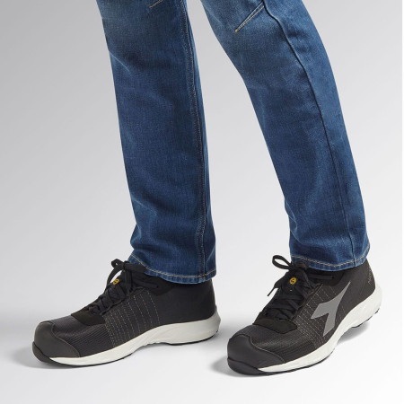 DIADORA FLY LITEBASE MATRYX S3, Pantofi de protecție din material Matryx, cu talpă Vibram [1]