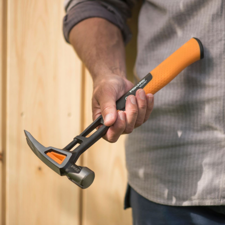FISKARS ISOCORE, Ciocan universal cu suprafață magnetică pentru cuie [2]