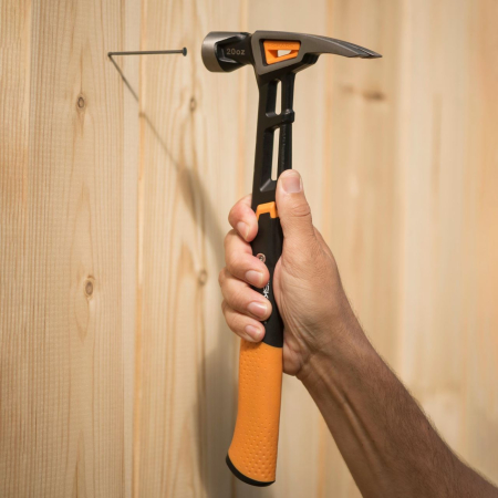 FISKARS ISOCORE, Ciocan universal cu suprafață magnetică pentru cuie [4]