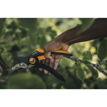FISKARS PLUS P521, Foarfecă de grădină cu tăiere pas cu pas [2]