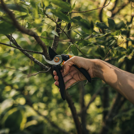 FISKARS SOLID, Foarfecă de grădină cu tăiere pas cu pas [2]