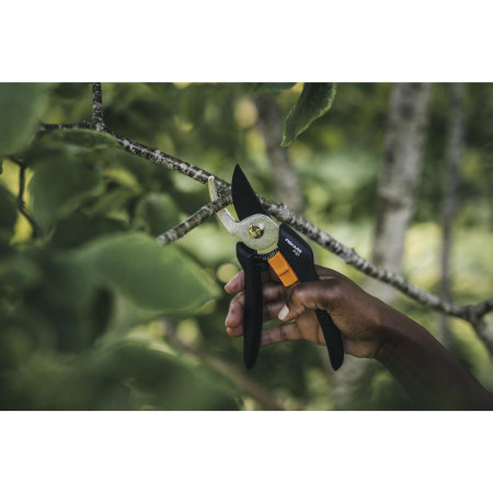 FISKARS SOLID P121, Foarfecă de grădină cu tăiere pas cu pas [4]