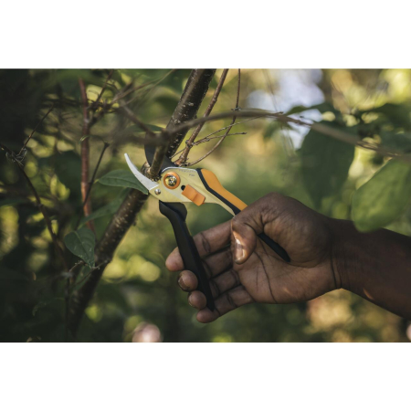 FISKARS SOLID P331, Foarfecă de grădină metalică cu tăiere pas cu pas [2]