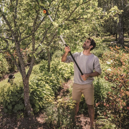 FISKARS UP84, Foarfecă pentru pomi cu tijă, înălțime de lucru 4 m [1]