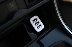 Încarcator auto 3xUSB alb PCH-03 [3]