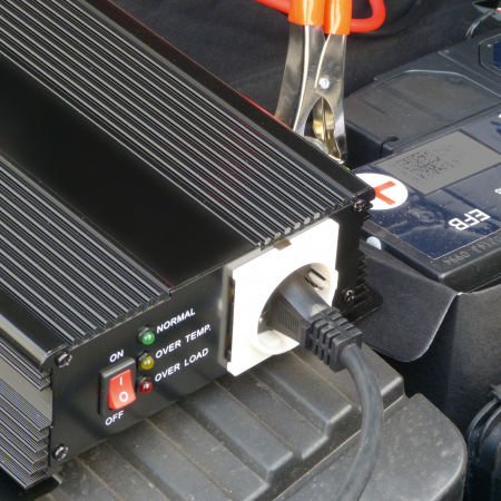 Invertor curent de la 12V la 220V 600W Carpoint [1]