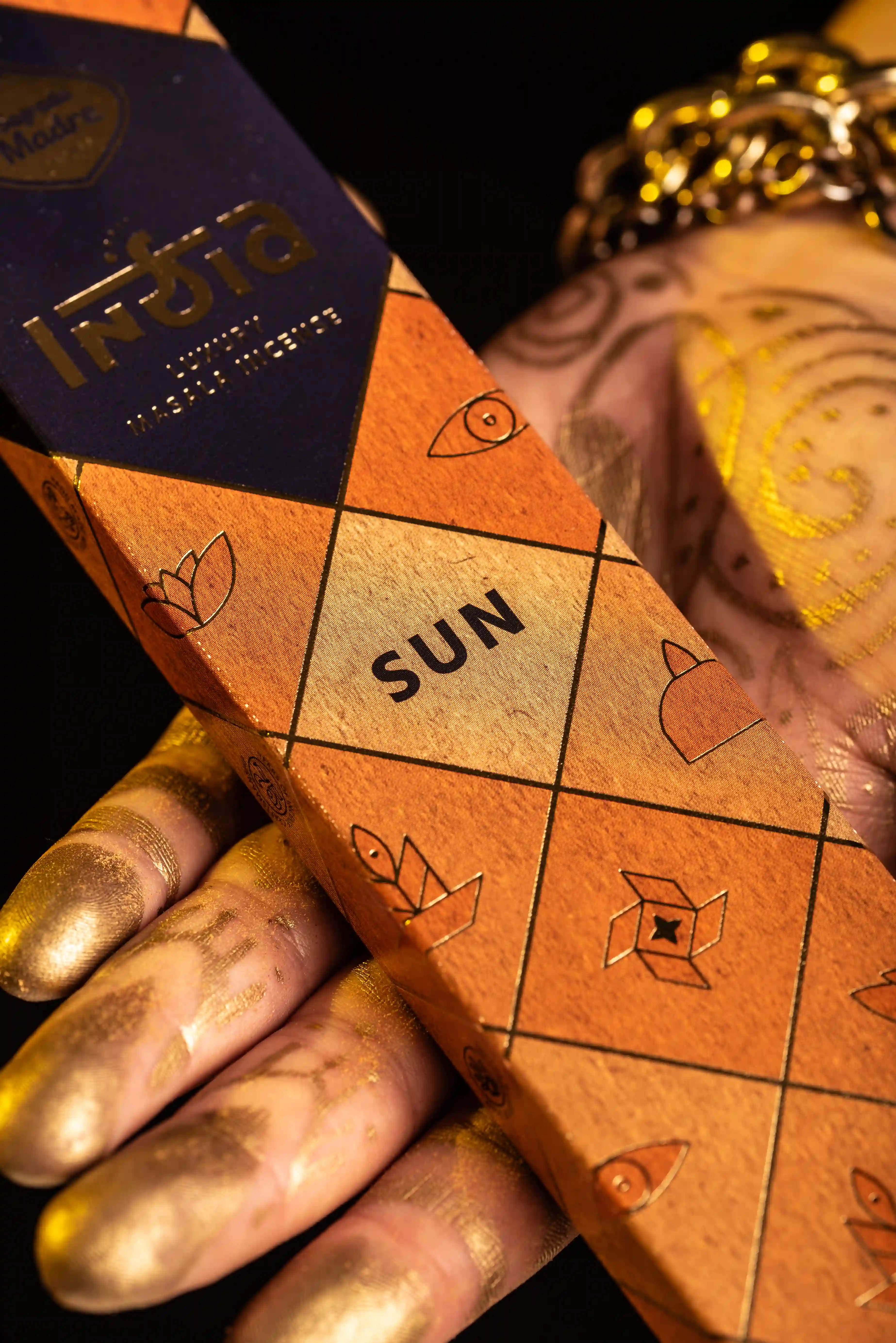 Bețișoare Parfumate Luxury Sagrada Madre Colecția India Masala - Sol (Forță și Energie) [2]