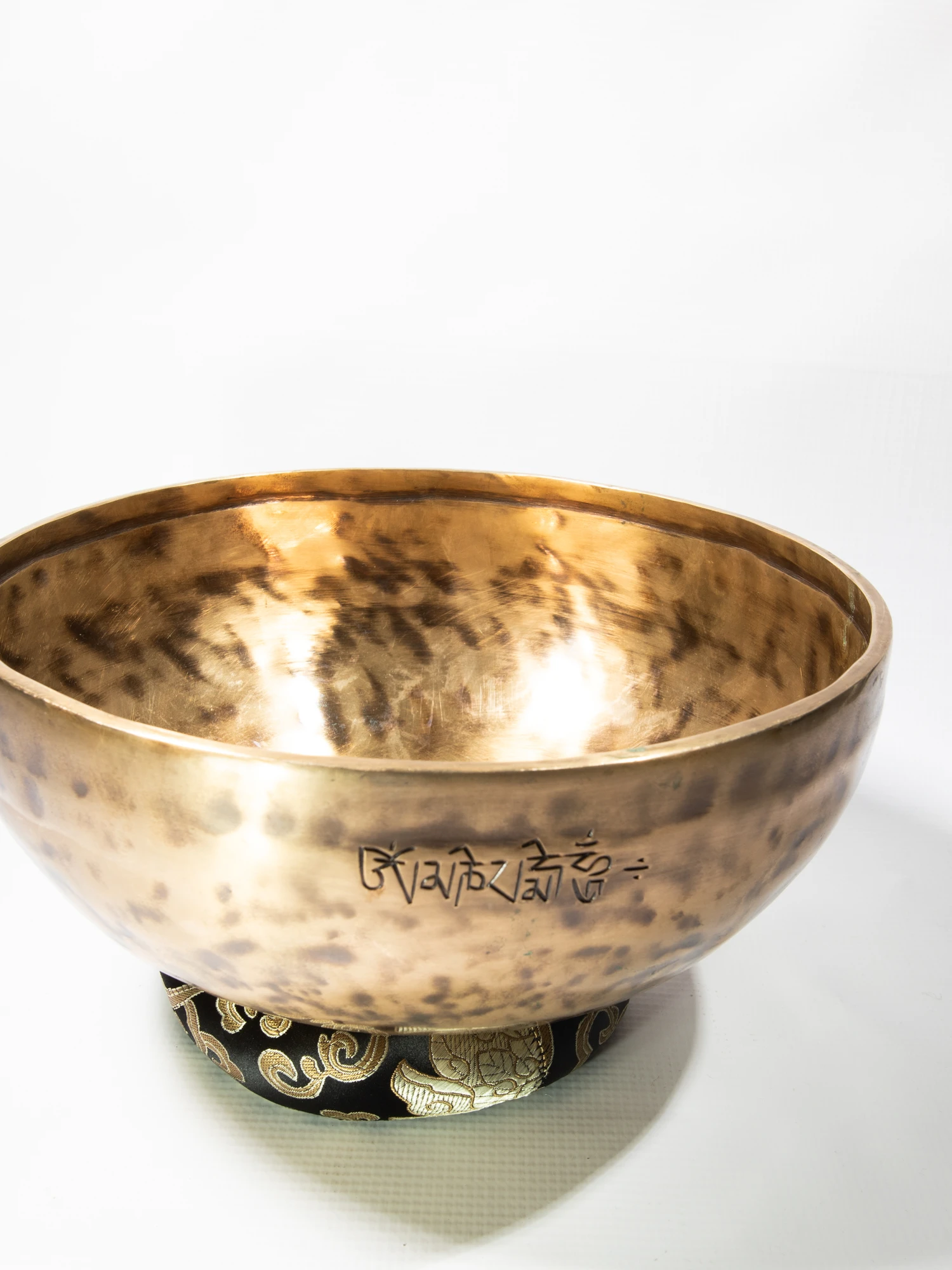 Singing Bowl Tibetan Autentic Forjat manual – Full Moon, 25 - 26 cm, 1,964 kg [1]