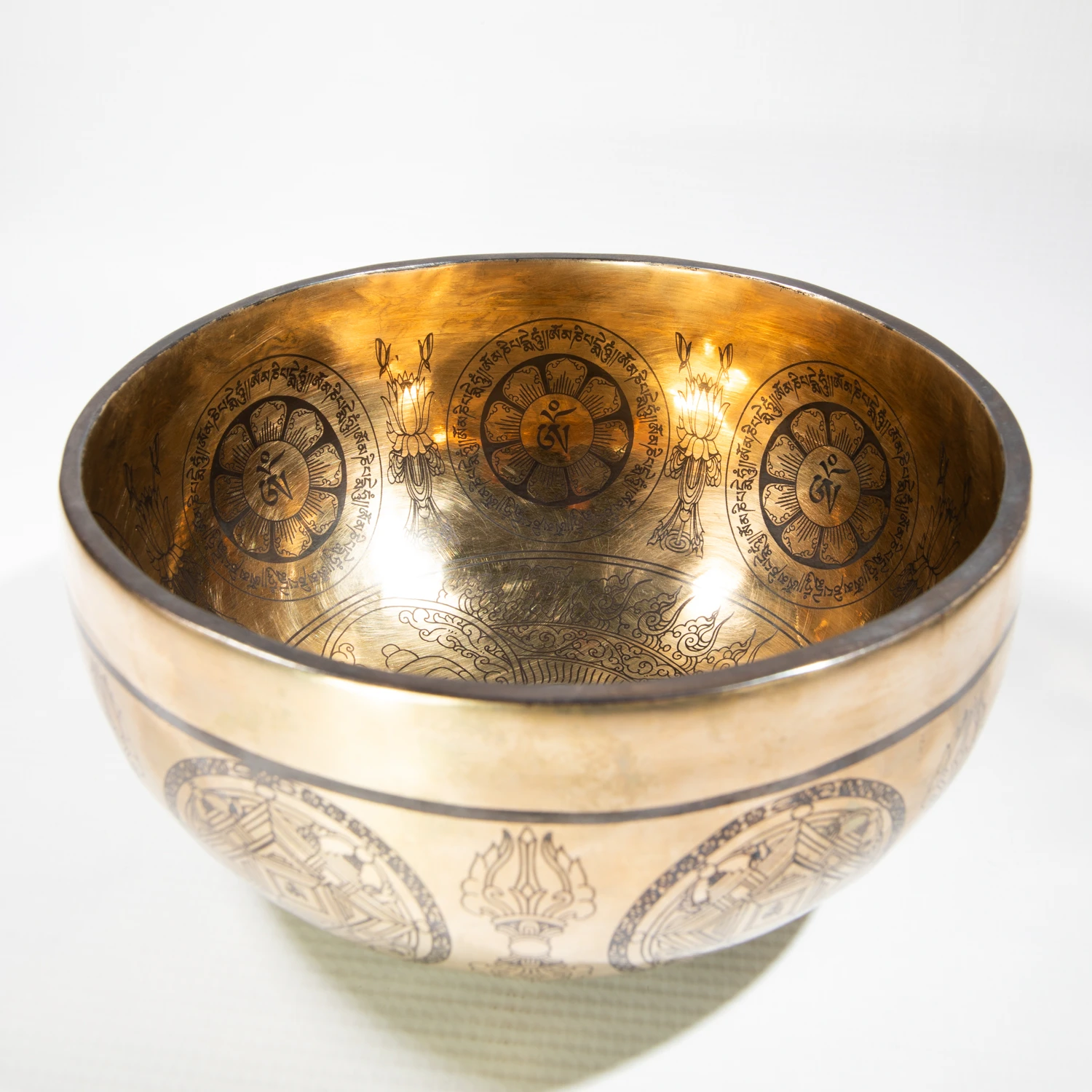 Singing Bowl Tibetan Autentic Forjat manual – Laser Print, 16,5 cm, 0,850 kg [2]