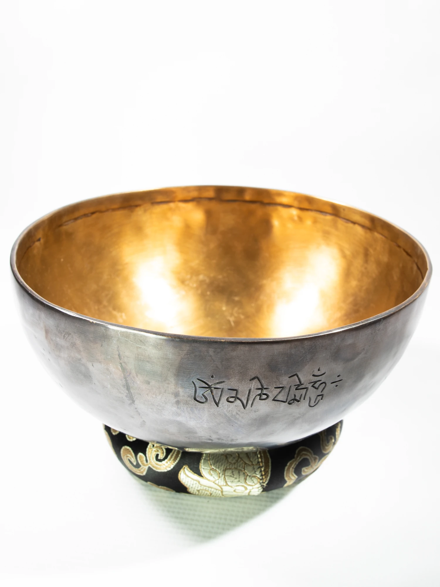 Singing Bowl Tibetan Autentic Forjat manual – Black Full Moon, 22,5 cmcm, 1,575 kg [1]