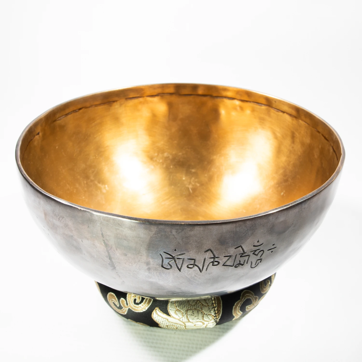 Singing Bowl Tibetan Autentic Forjat manual – Black Full Moon, 22,5 cmcm, 1,575 kg [3]