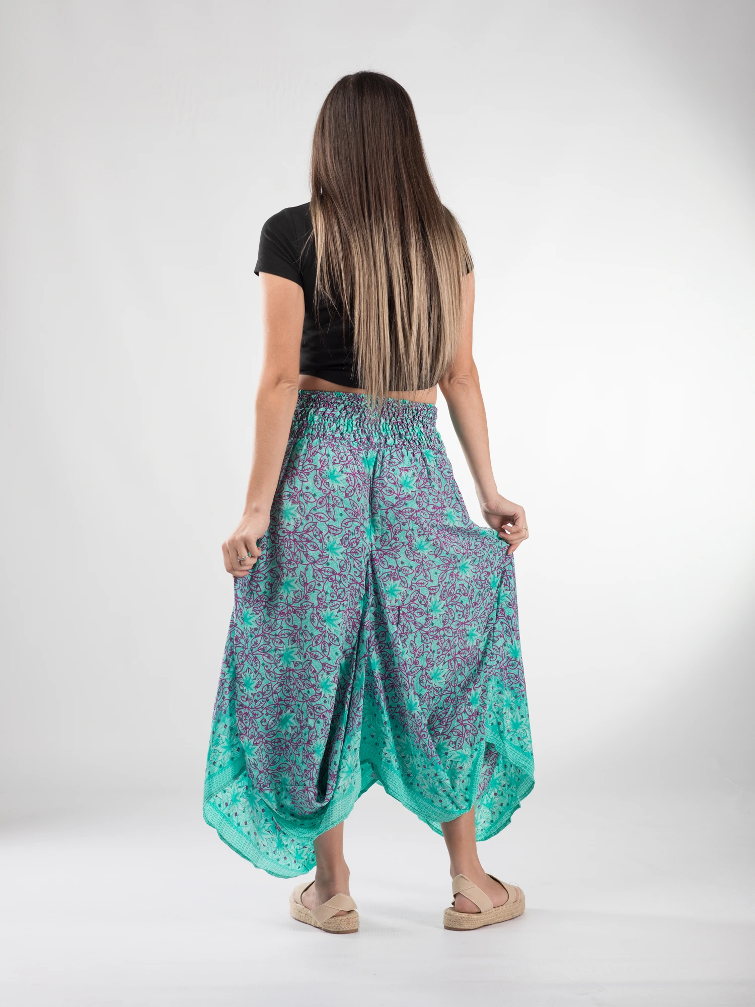 Fusta asimetrica din material fluid cu print floral - Model 68 [4]