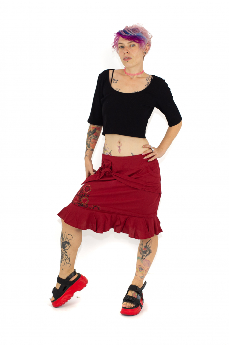 Fusta medie rosie cu broderie si fermoar in spate [5]