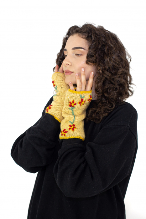 Hand warmers - Galben cu broderie florala [2]