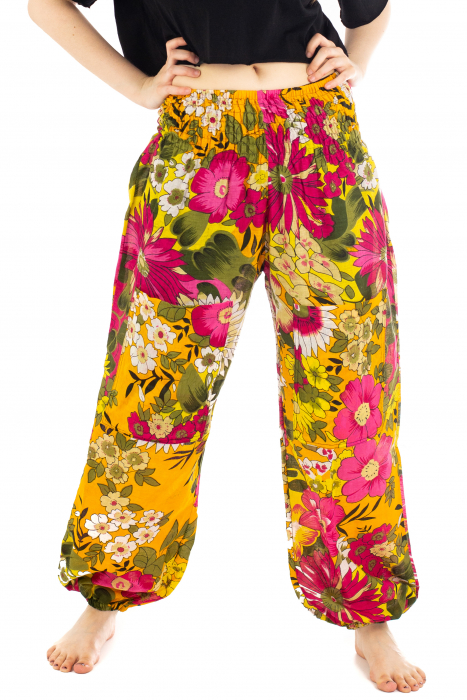 Pantaloni cu banda elastica si motive florale [1]