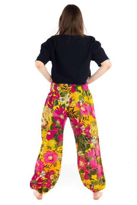 Pantaloni cu banda elastica si motive florale [4]