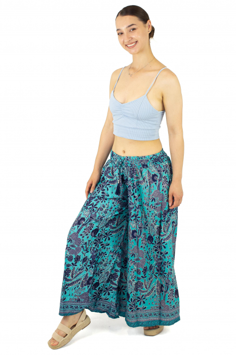 Pantaloni cu croi lejer din material fluid si fir auriu - Model 12 [3]