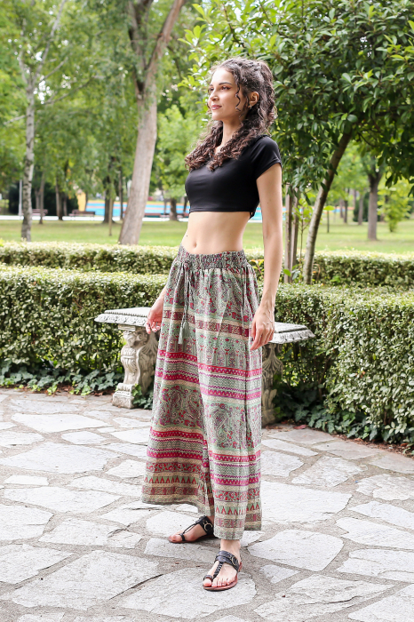 Pantaloni cu croi lejer din material fluid si fir auriu - Model 13 [3]