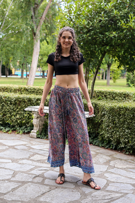 Pantaloni cu croi lejer din material fluid si fir auriu - Model 18 [2]