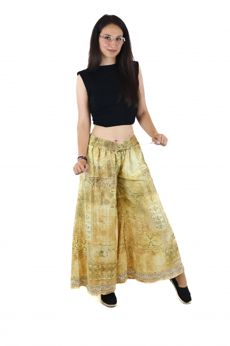Pantaloni cu croi lejer din material fluid si fir auriu - Model 23 [4]