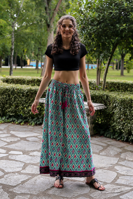 Pantaloni cu croi lejer din material fluid si fir auriu - Model 26 [2]