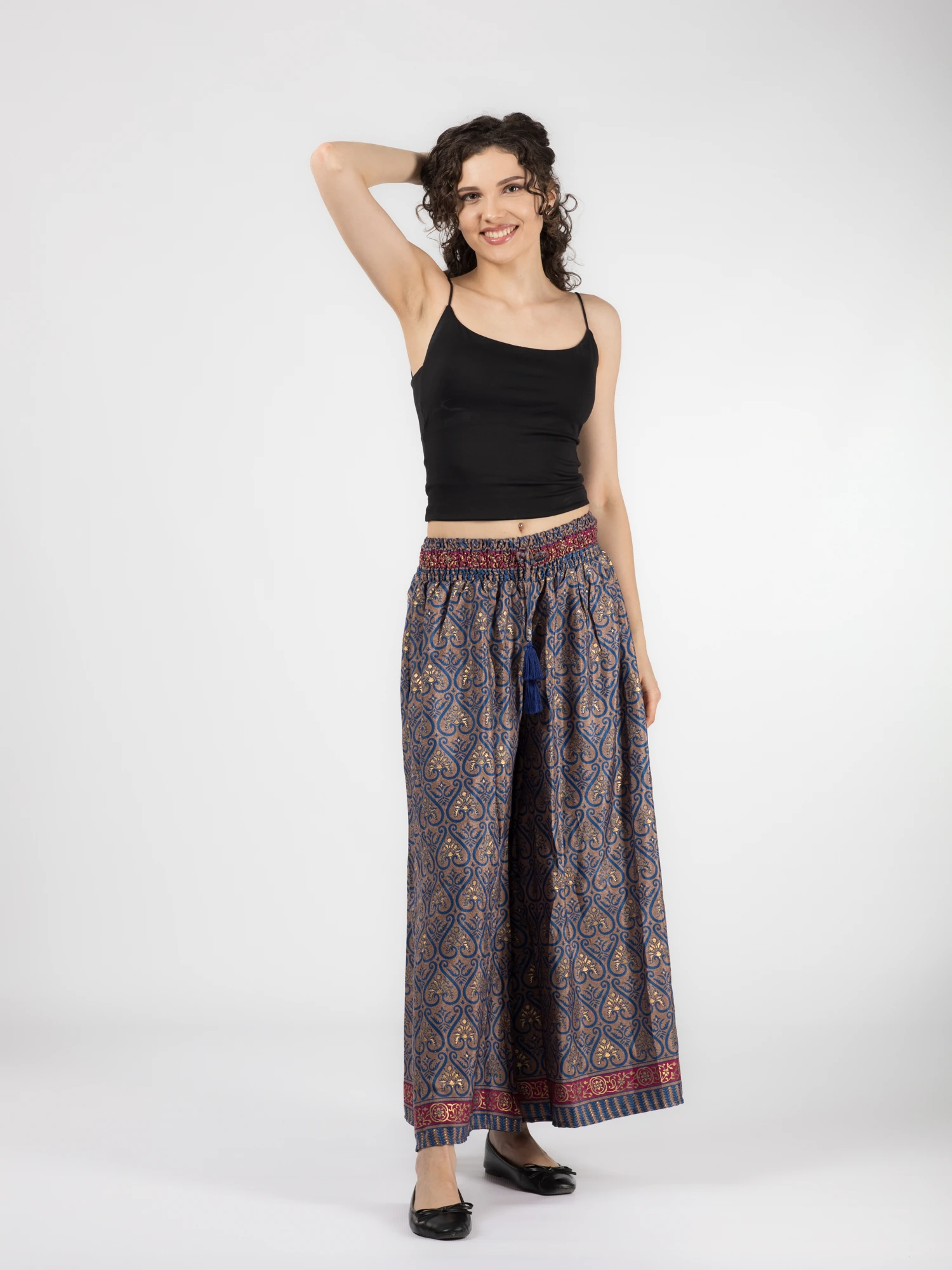 Pantaloni cu croi lejer din material fluid si fir auriu - Model 28 [2]