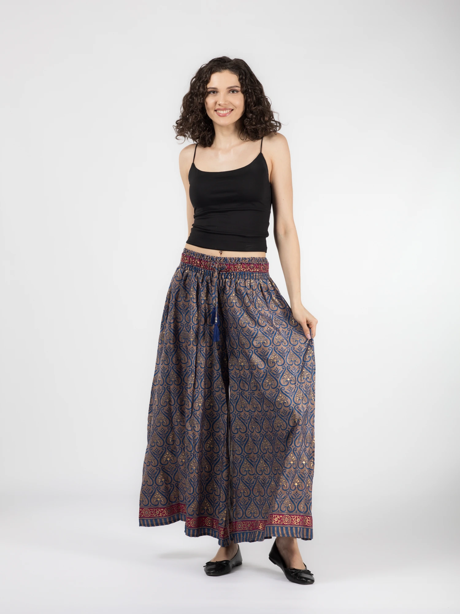 Pantaloni cu croi lejer din material fluid si fir auriu - Model 28 [6]
