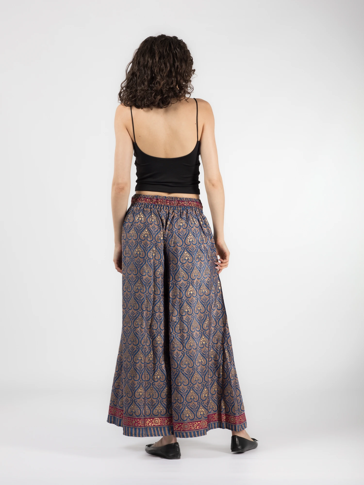 Pantaloni cu croi lejer din material fluid si fir auriu - Model 28 [5]