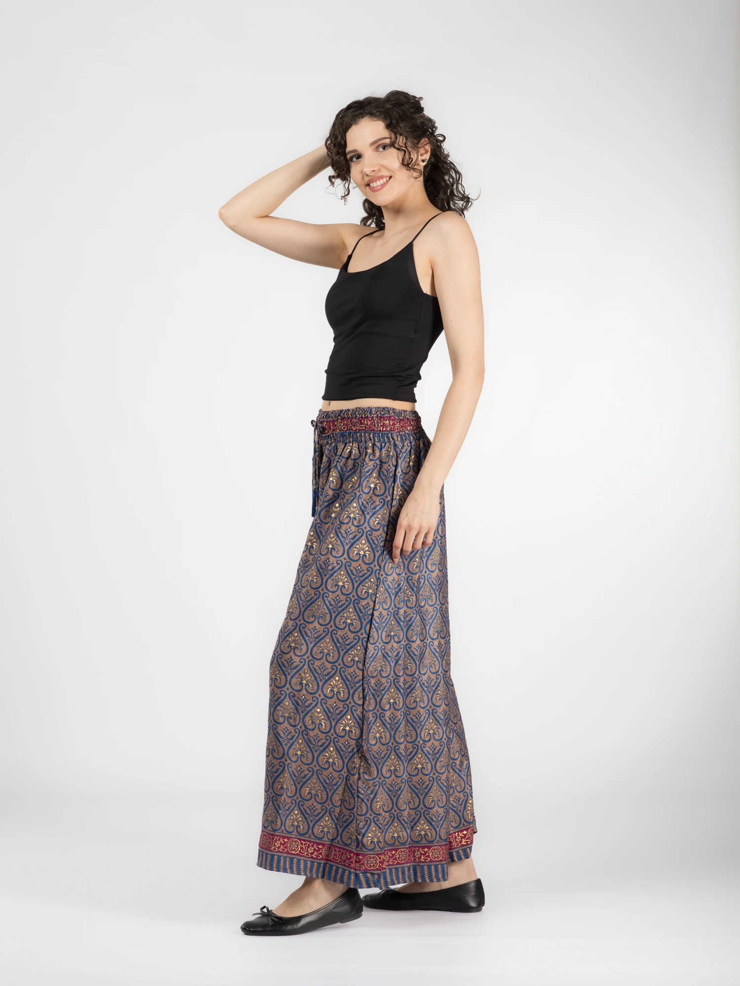 Pantaloni cu croi lejer din material fluid si fir auriu - Model 28 [3]