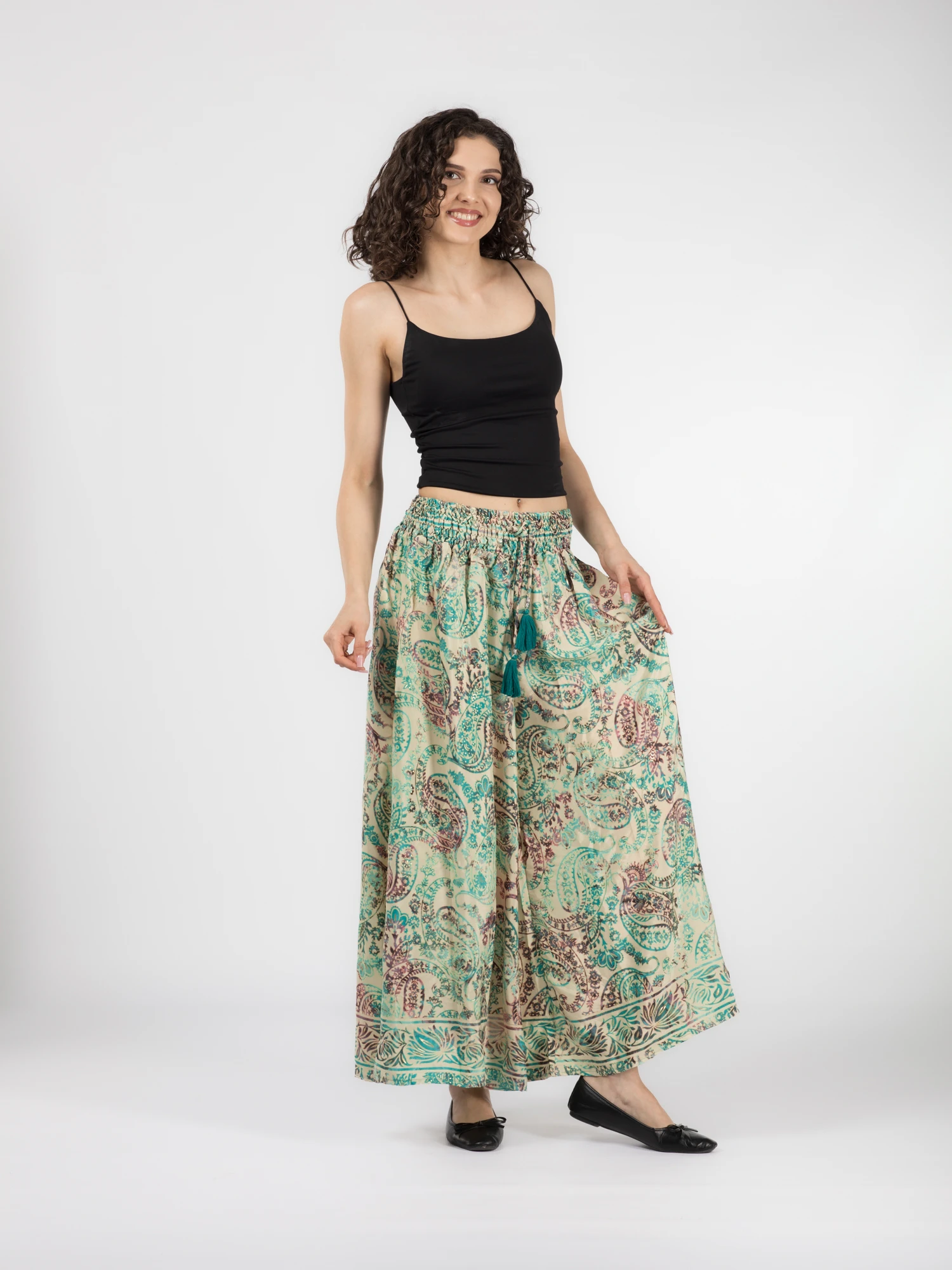 Pantaloni cu croi lejer din material fluid și fir auriu - Model 30 [6]