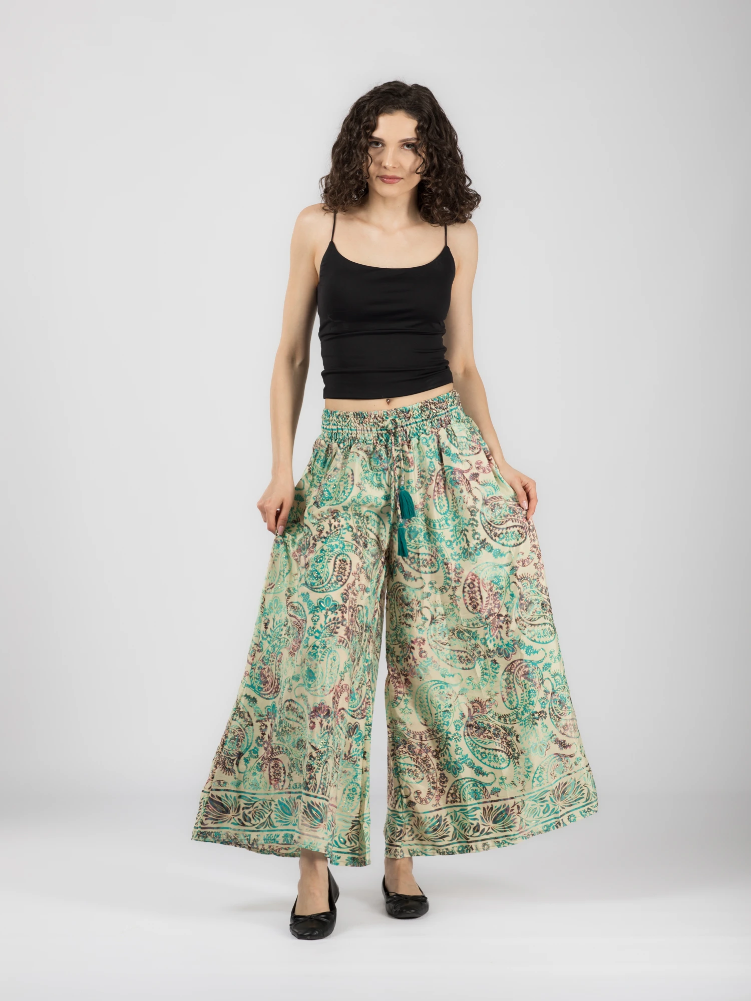 Pantaloni cu croi lejer din material fluid și fir auriu - Model 30 [7]