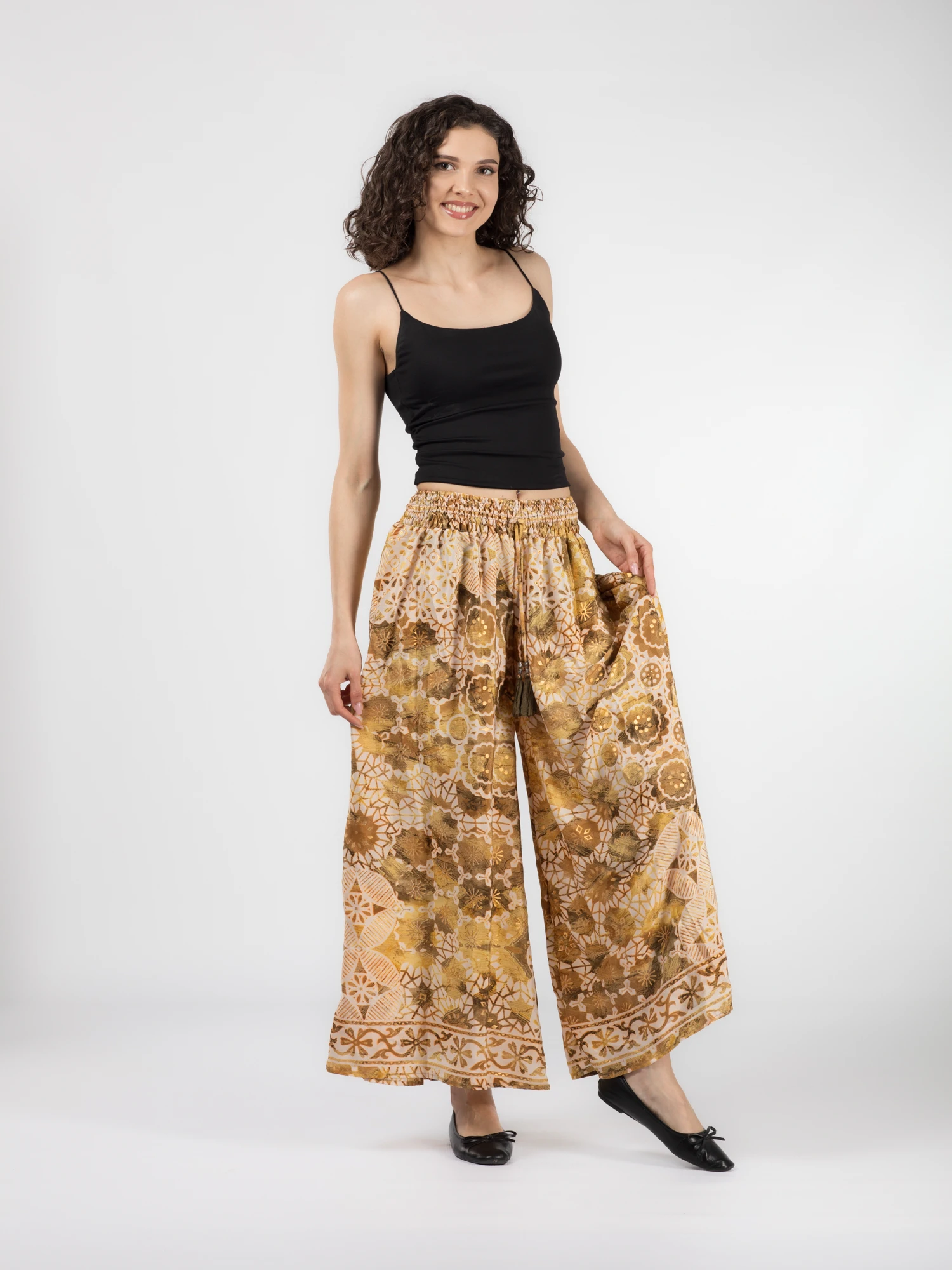 Pantaloni cu croi lejer din material fluid și fir auriu - Model 31 [6]