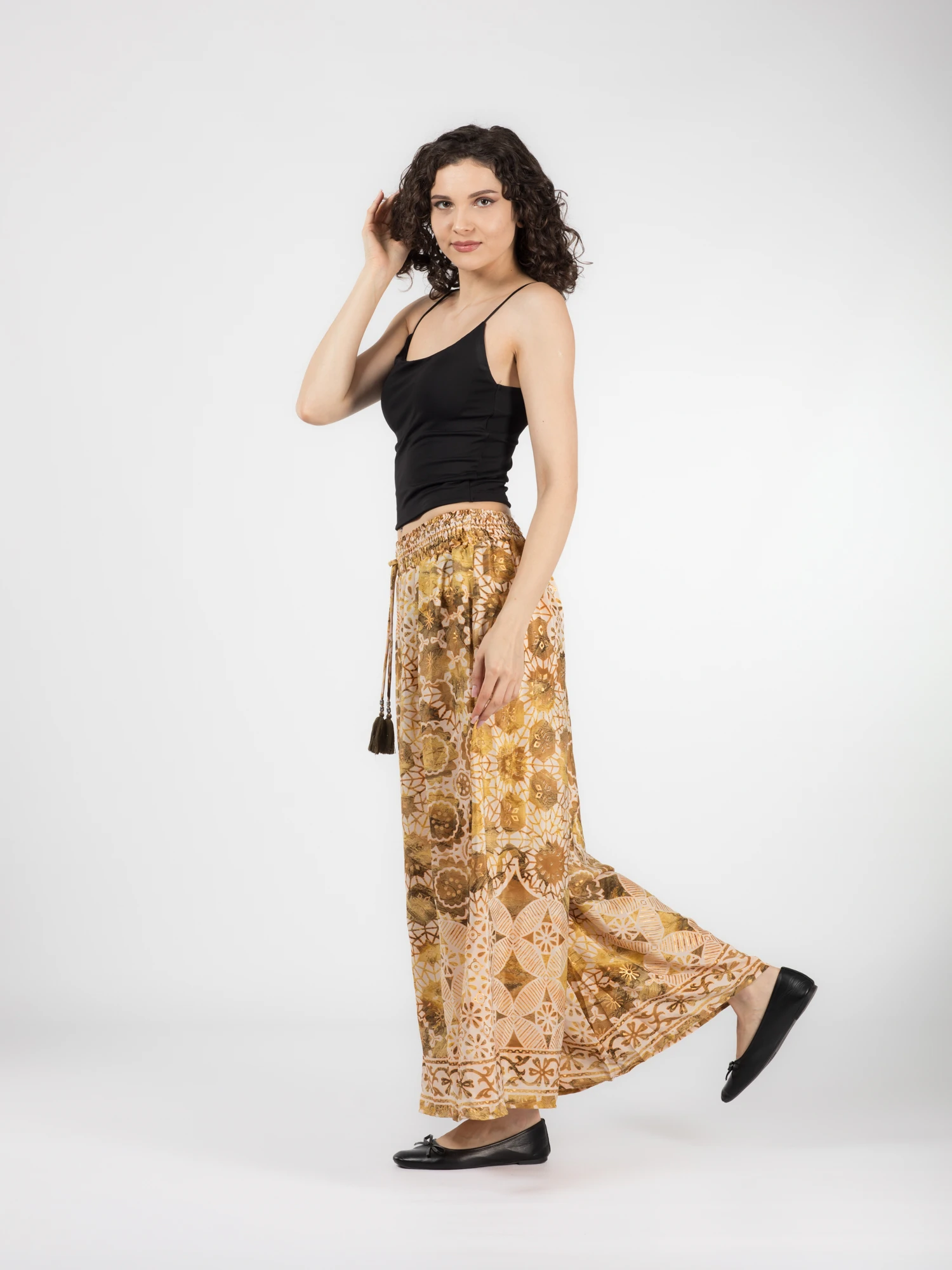 Pantaloni cu croi lejer din material fluid și fir auriu - Model 31 [3]