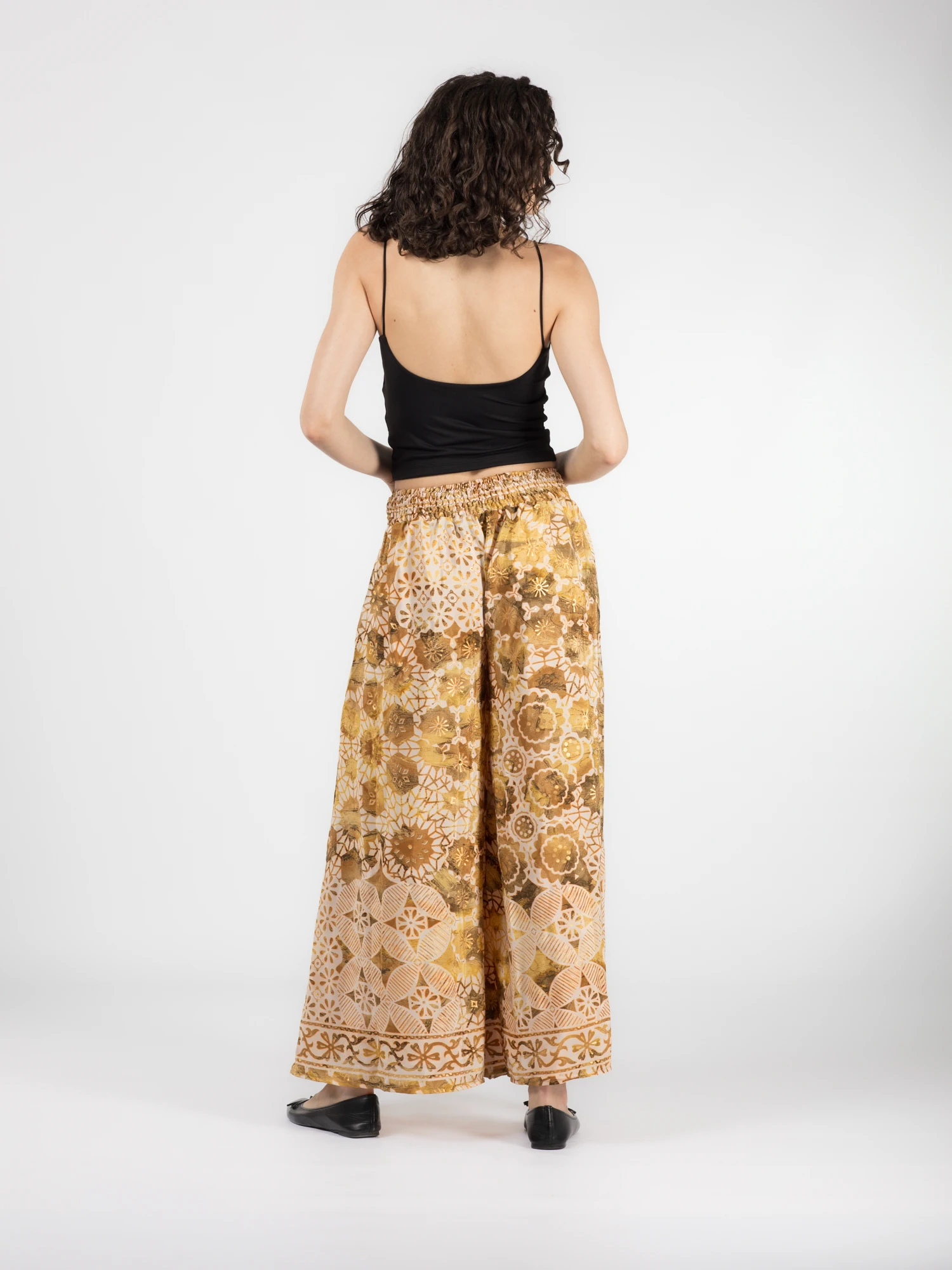 Pantaloni cu croi lejer din material fluid și fir auriu - Model 31 [4]