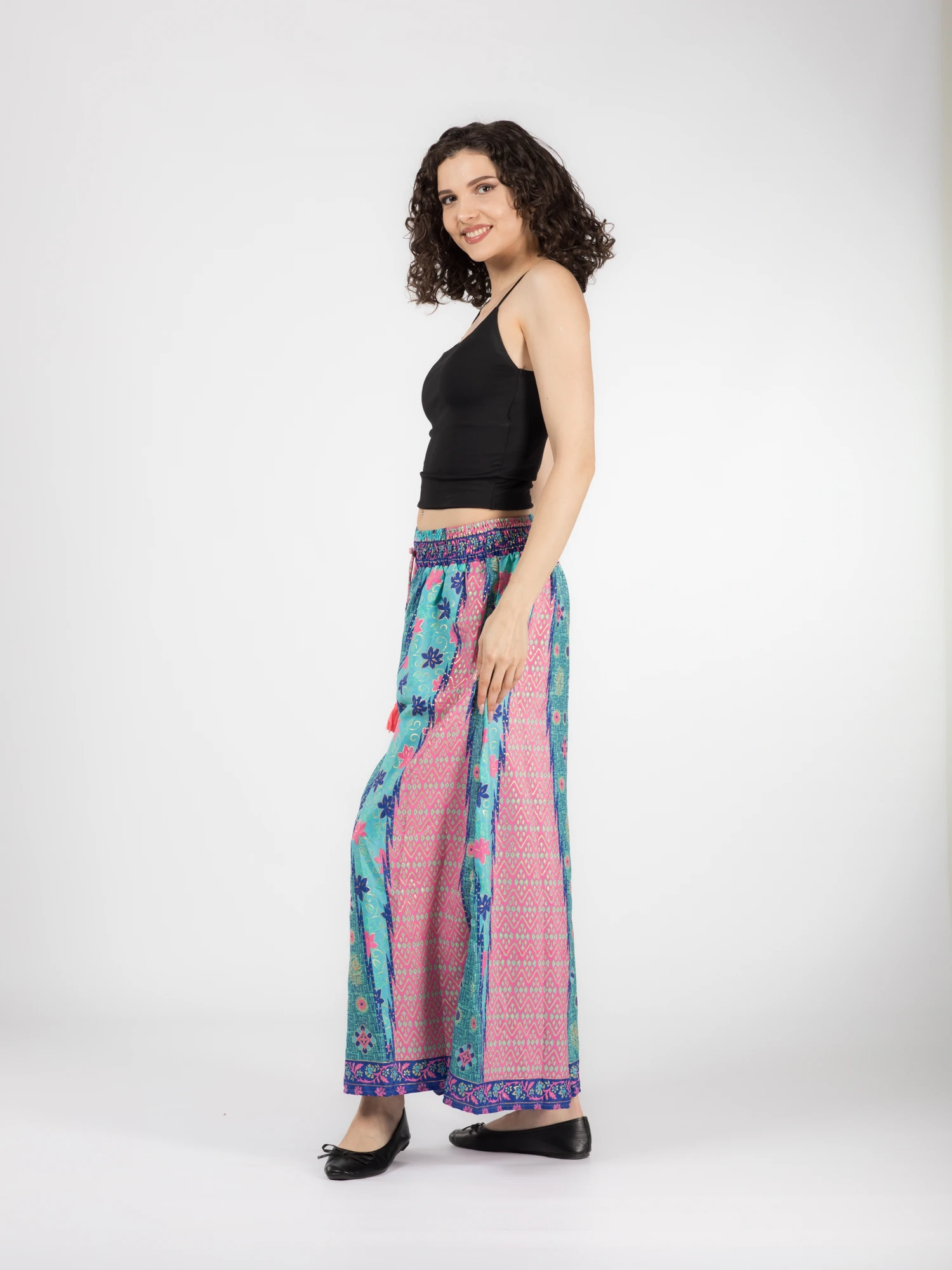 Pantaloni cu croi lejer din material fluid și fir auriu - Model 33 [3]