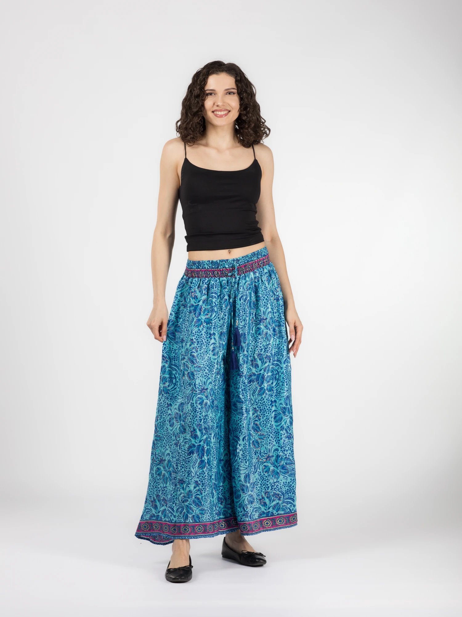 Pantaloni cu croi lejer din material fluid și fir auriu - Model 34 [2]