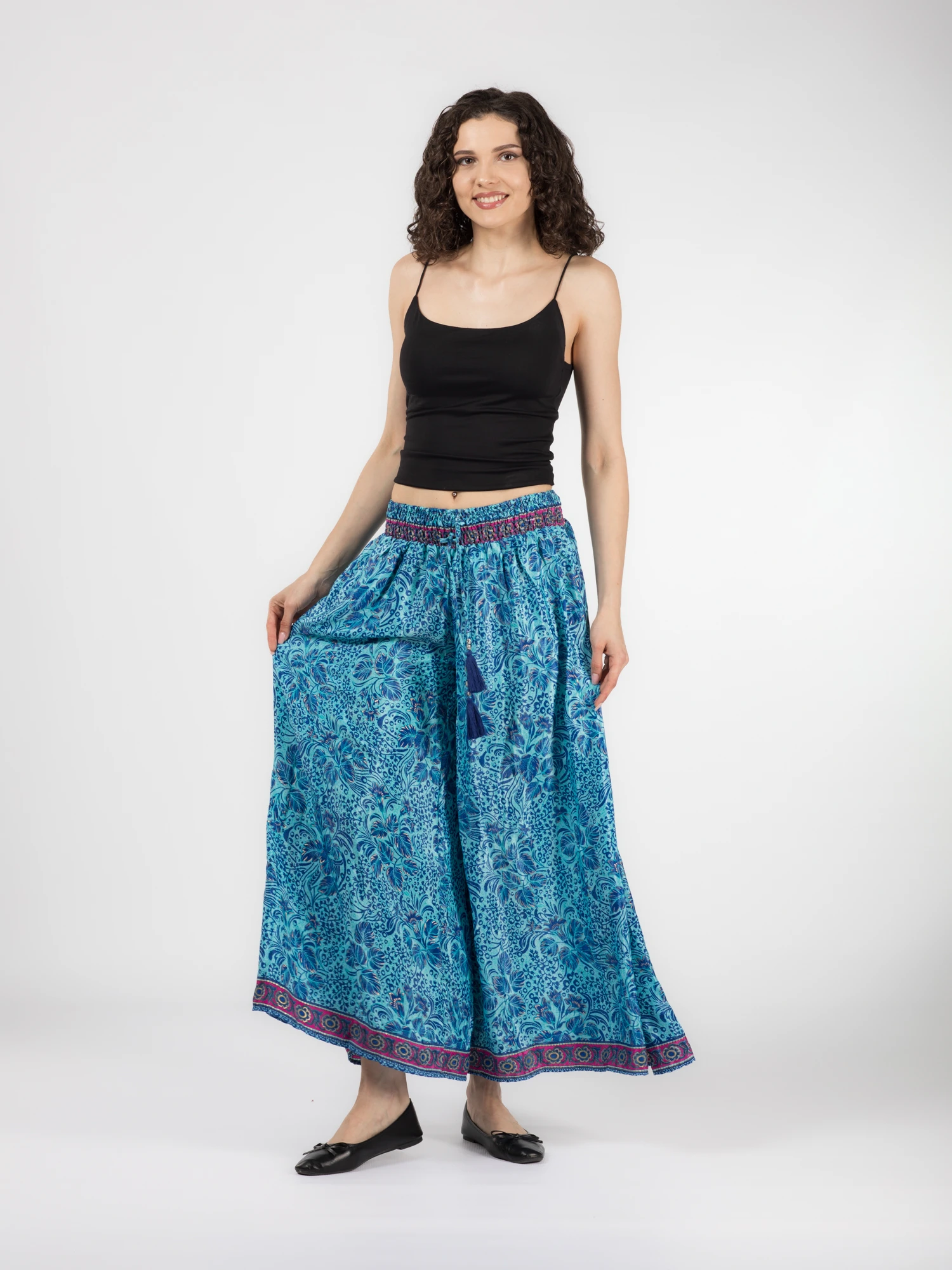 Pantaloni cu croi lejer din material fluid și fir auriu - Model 34 [6]
