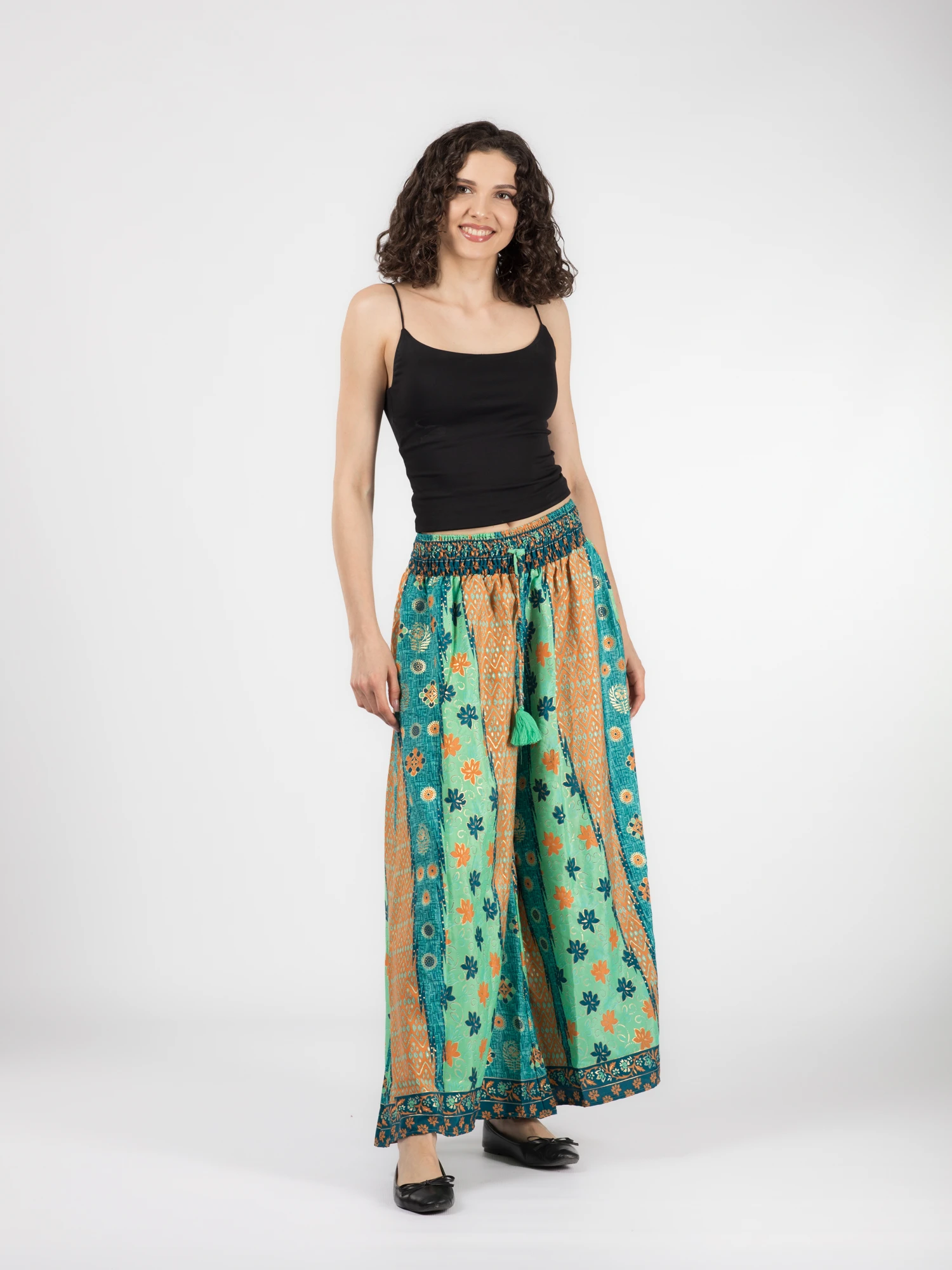 Pantaloni cu croi lejer din material fluid și fir auriu - Model 35 [2]