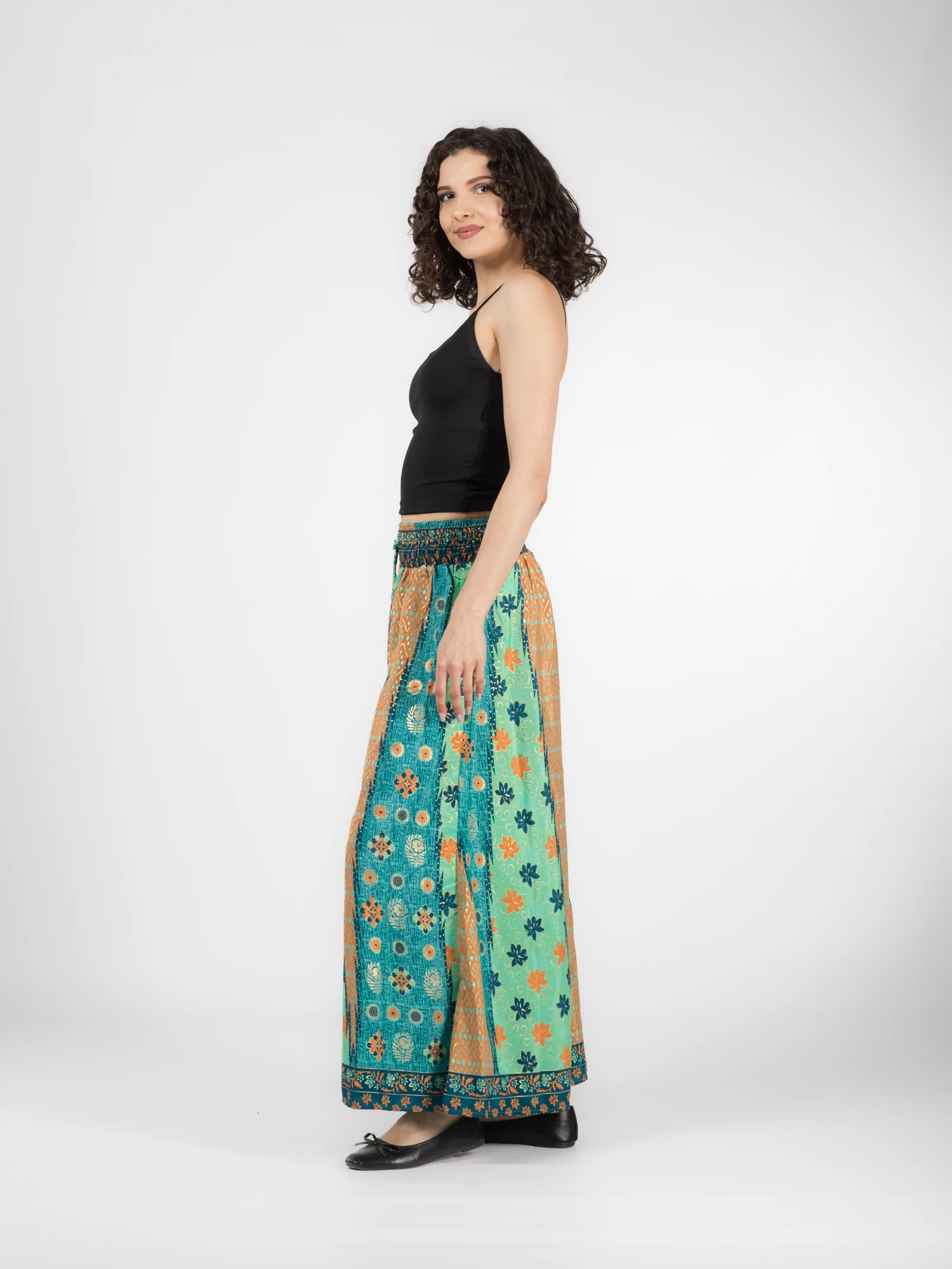 Pantaloni cu croi lejer din material fluid și fir auriu - Model 35 [3]