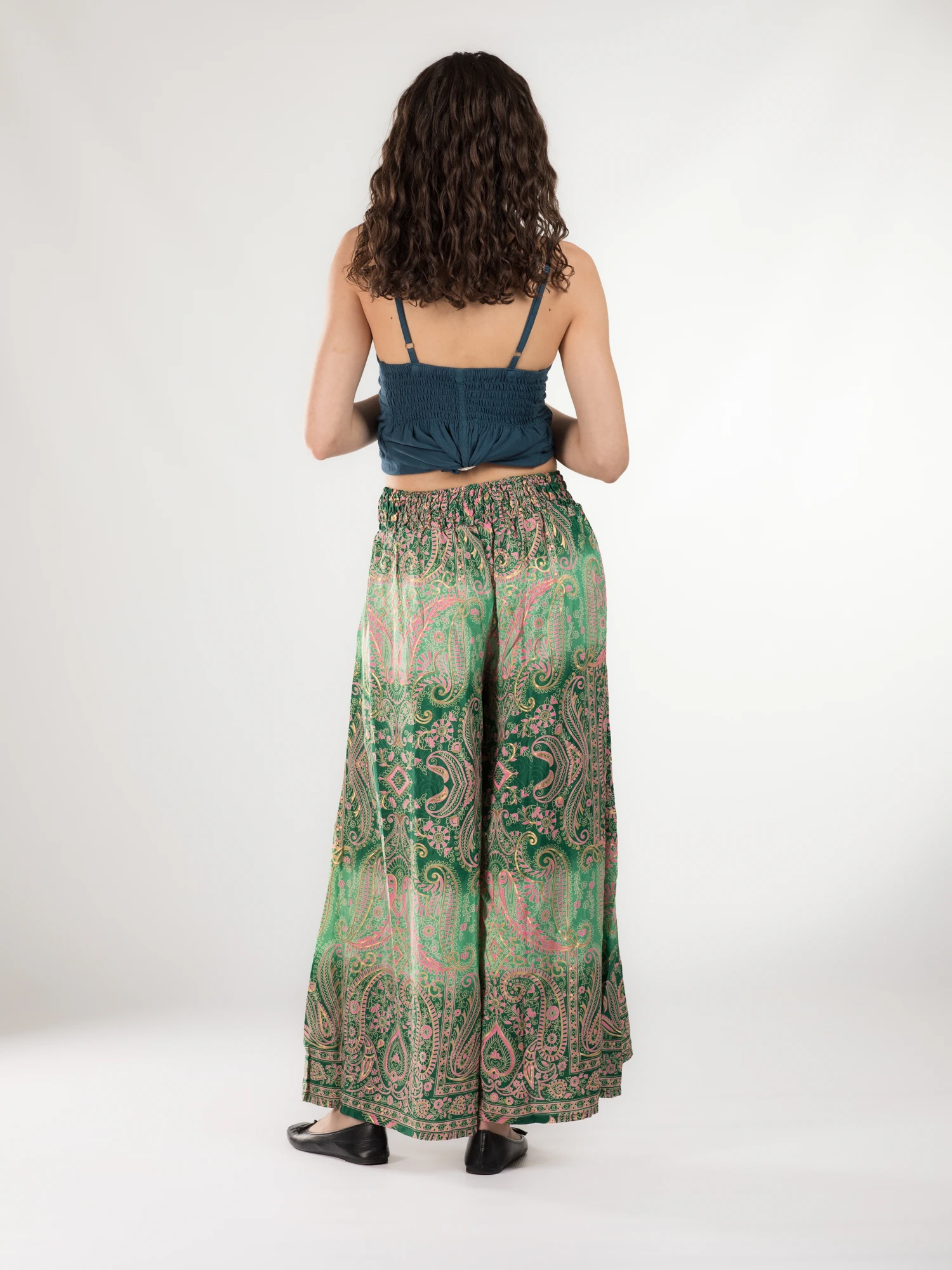 Pantaloni cu croi lejer din material fluid și fir auriu - Model 37 [4]