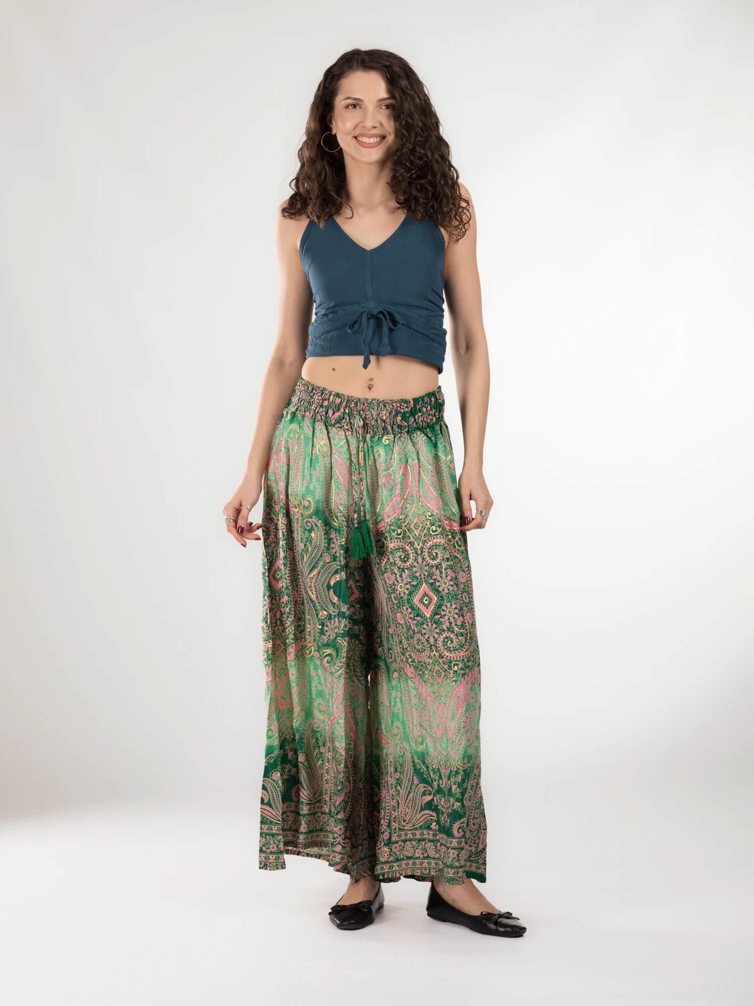 Pantaloni cu croi lejer din material fluid și fir auriu - Model 37 [2]