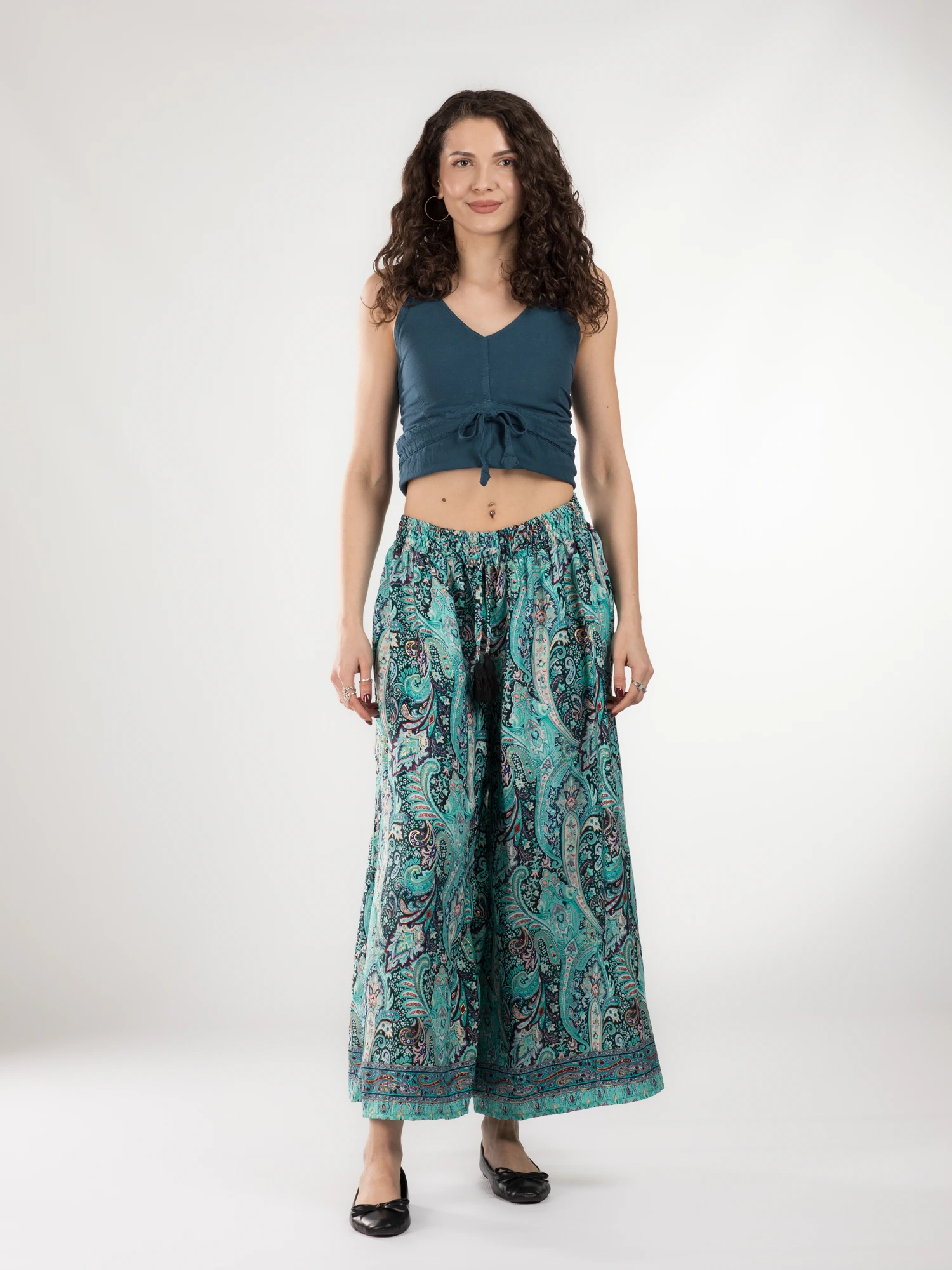 Pantaloni cu croi lejer din material fluid și fir auriu - Model 38 [2]