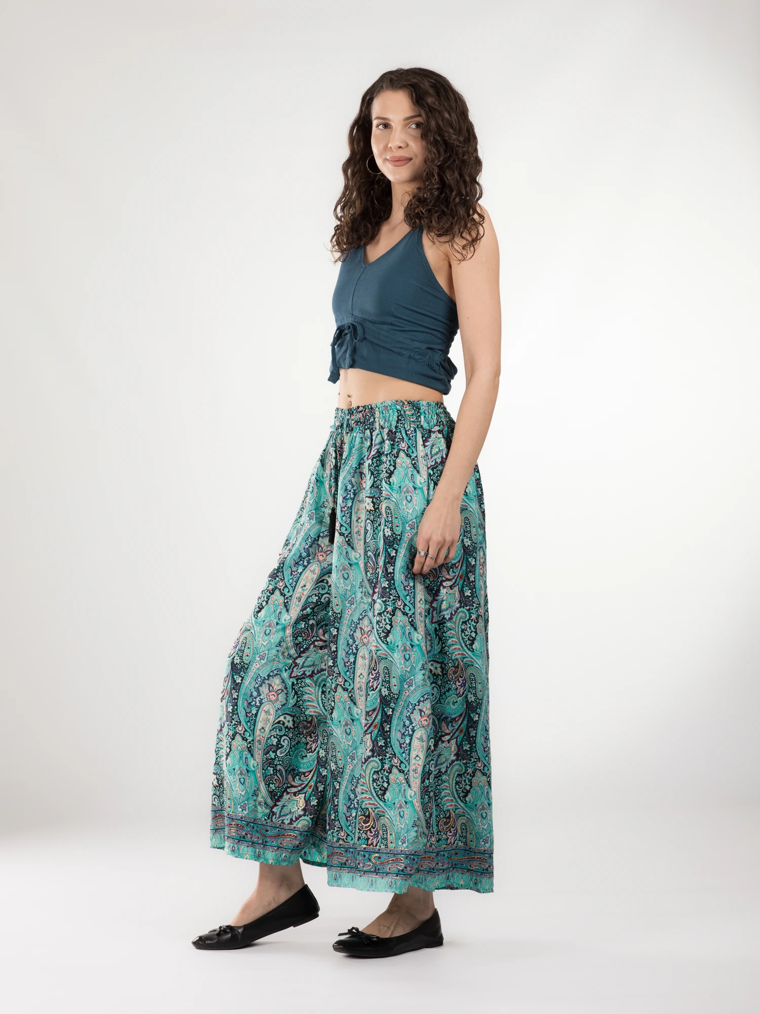 Pantaloni cu croi lejer din material fluid și fir auriu - Model 38 [3]