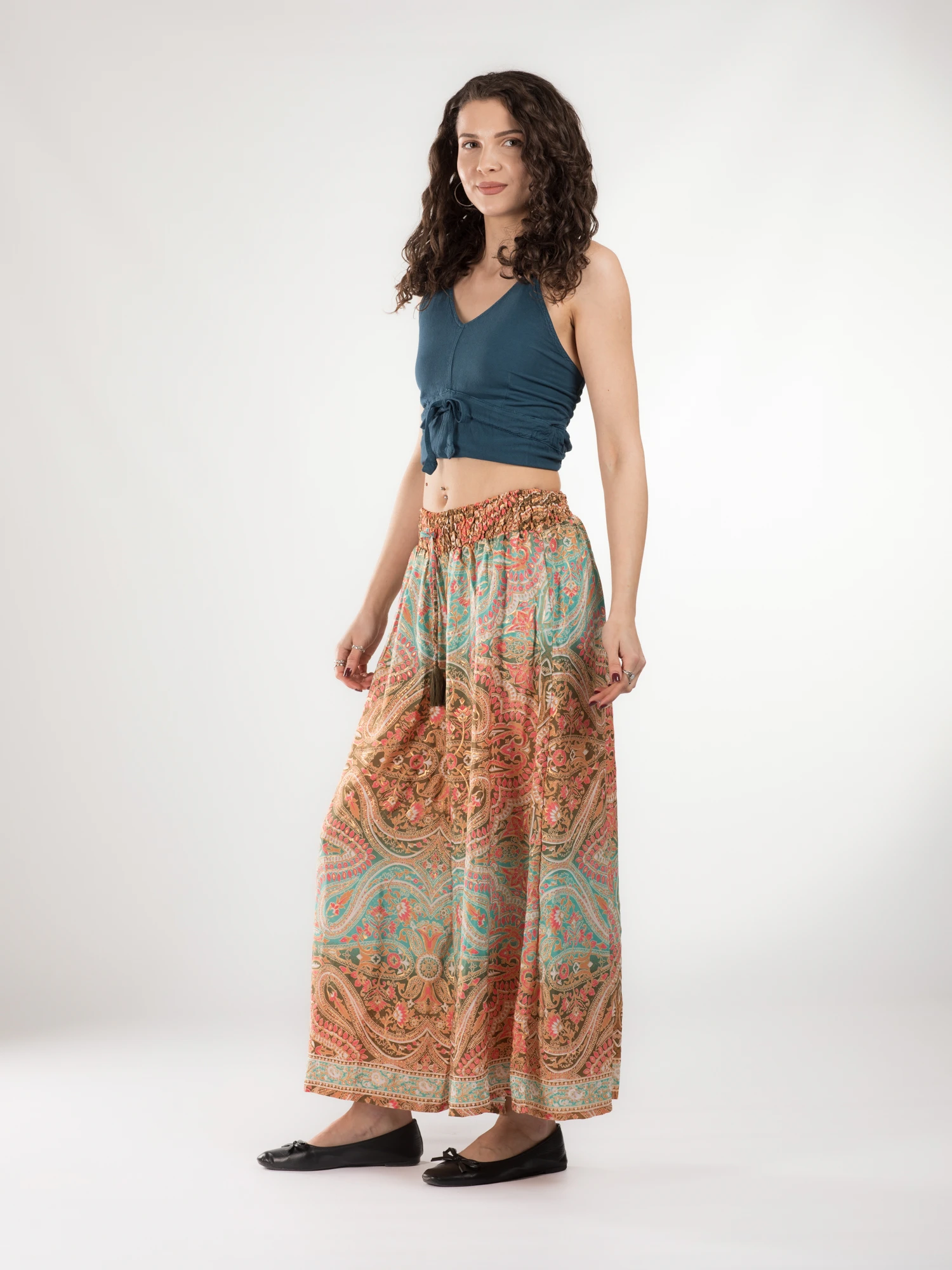 Pantaloni cu croi lejer din material fluid și fir auriu - Model 42 [3]