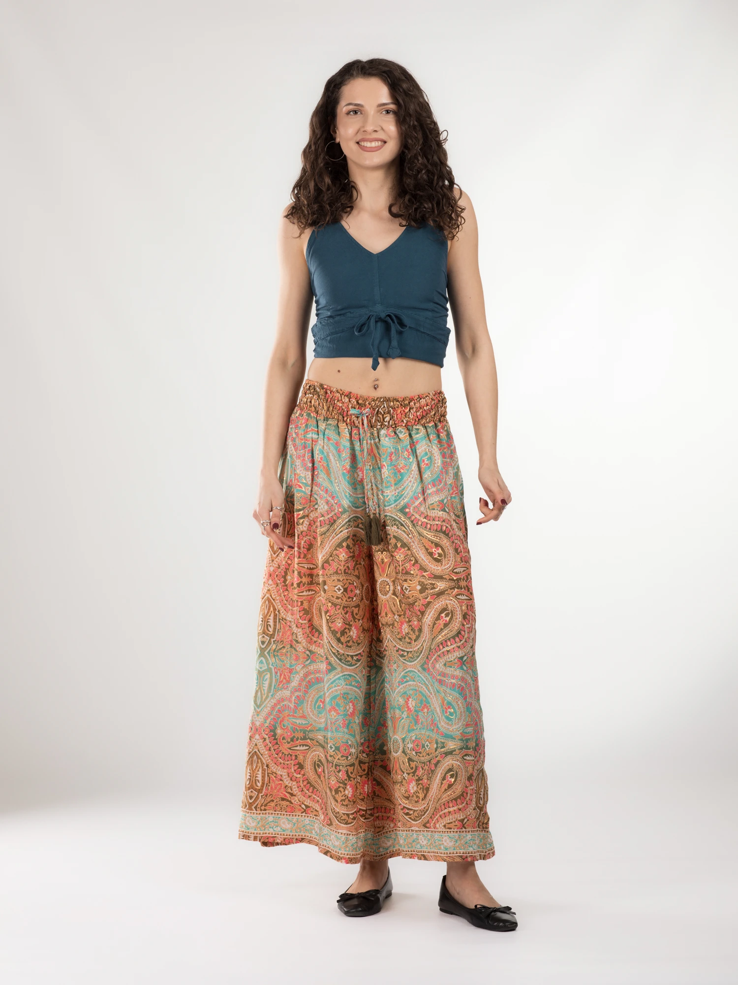 Pantaloni cu croi lejer din material fluid și fir auriu - Model 42 [2]