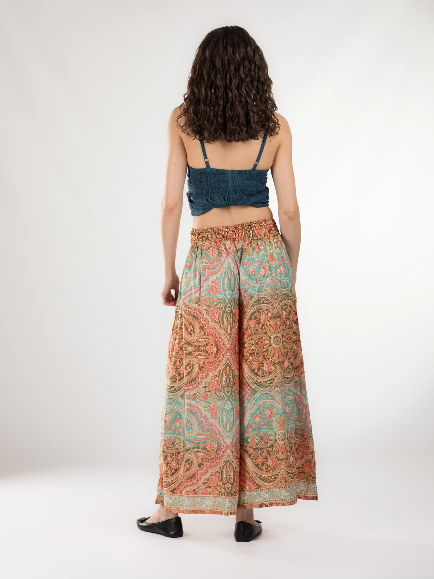 Pantaloni cu croi lejer din material fluid și fir auriu - Model 42 [4]