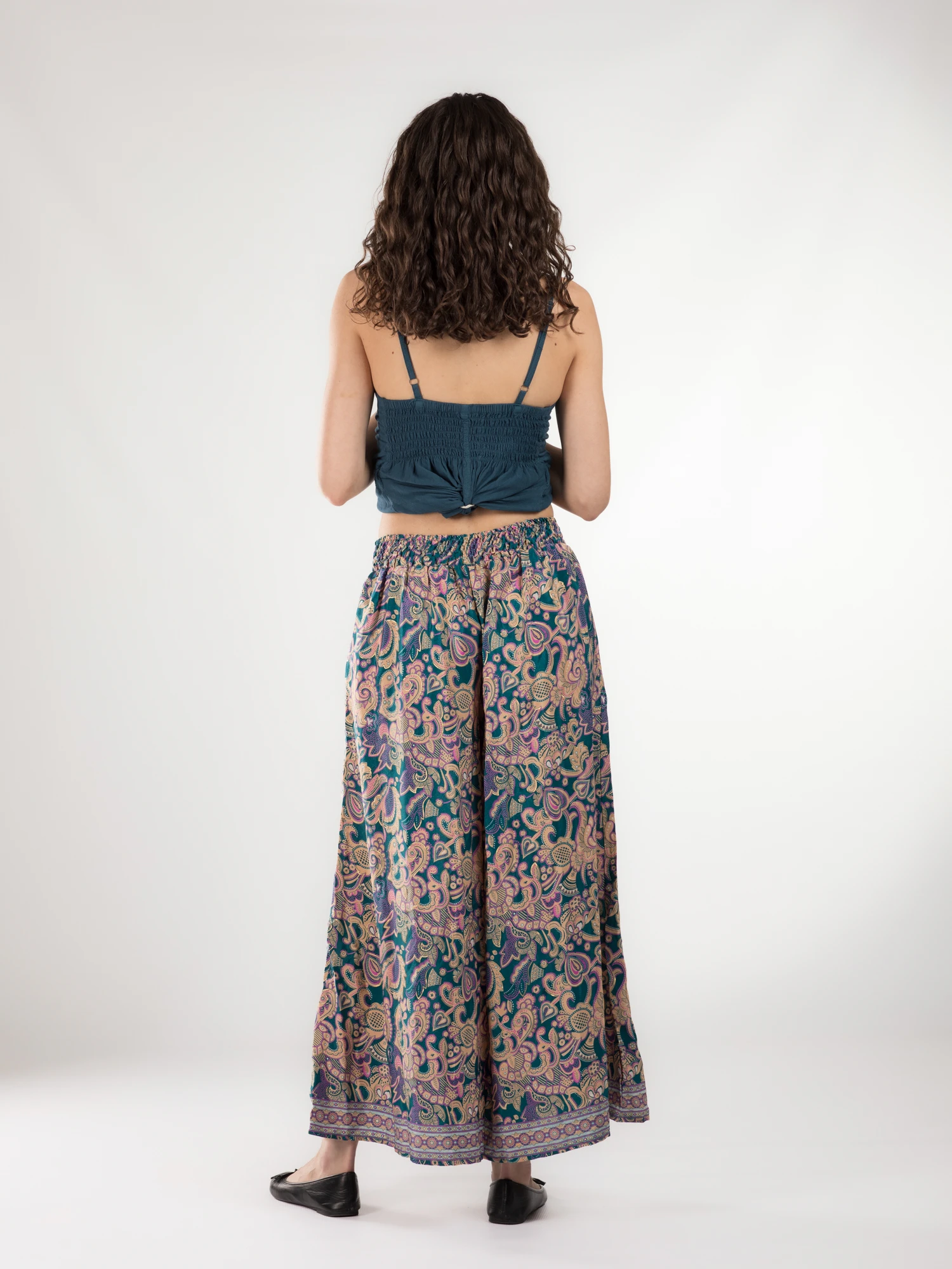 Pantaloni cu croi lejer din material fluid și fir auriu - Model 44 [4]