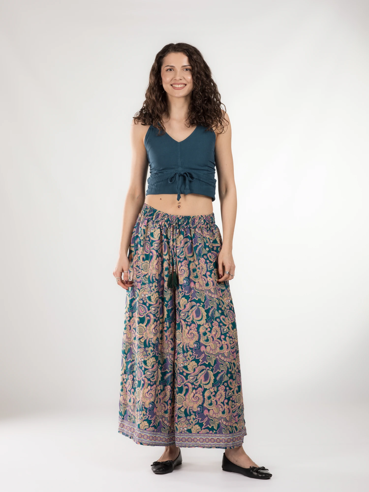 Pantaloni cu croi lejer din material fluid și fir auriu - Model 44 [2]