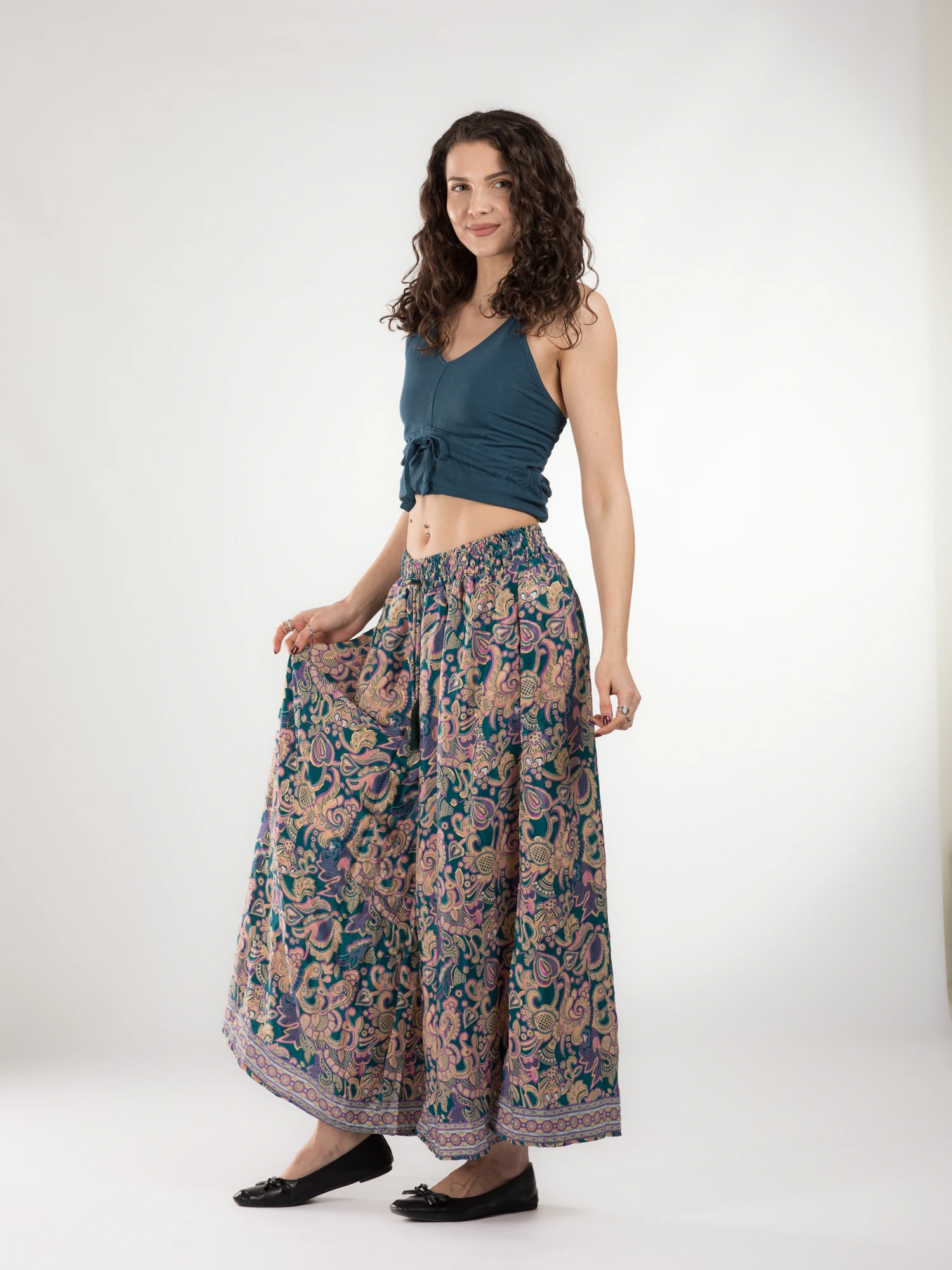 Pantaloni cu croi lejer din material fluid și fir auriu - Model 44 [3]